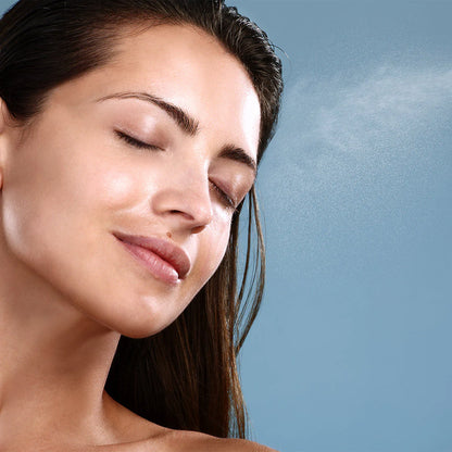 Revolution Glow fix Illuminating Fixing Spray